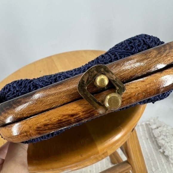 Vintage Japan boHo granny cottage core navy blue woven straw wood handle purse - Picture 8 of 11